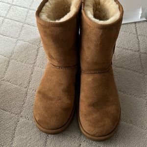 Ugg boots chestnut size 7 classic short boot